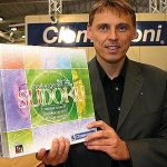 Verlagsleiter Michael Radzio von Clementoni zeigt sein "wirklich spielbares" Sudoku von Reich der Spiele