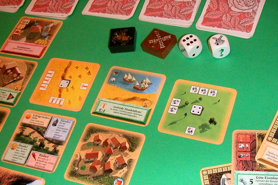Die Siedler von Catan - Das Kartenspiel - Spielaufbau und Material - Foto Reich der Spiele