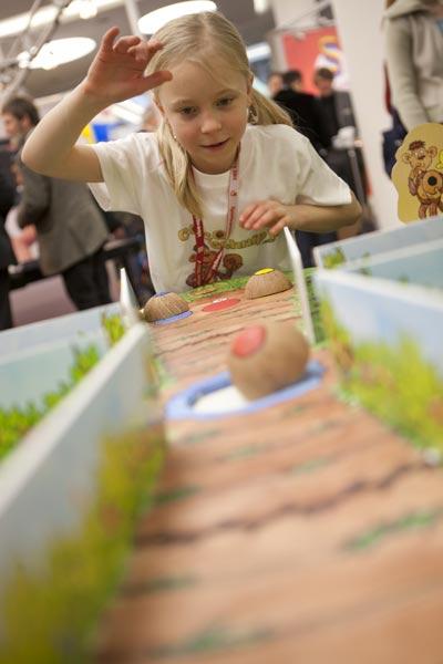 Kinder beim Spielen - in Nürnberg nur Staffage von Photopool/Spielwarenmesse eG
