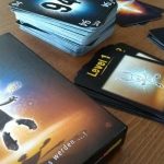 Spieleschachtel und Karten des Kartenspiels The Mind - Foto von Dirk Janßen